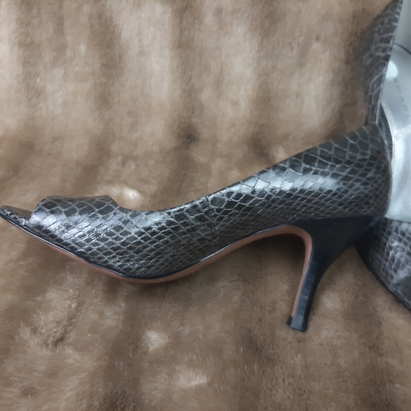 Tahari snake skin -peep toe heels - Picture 4 of 10